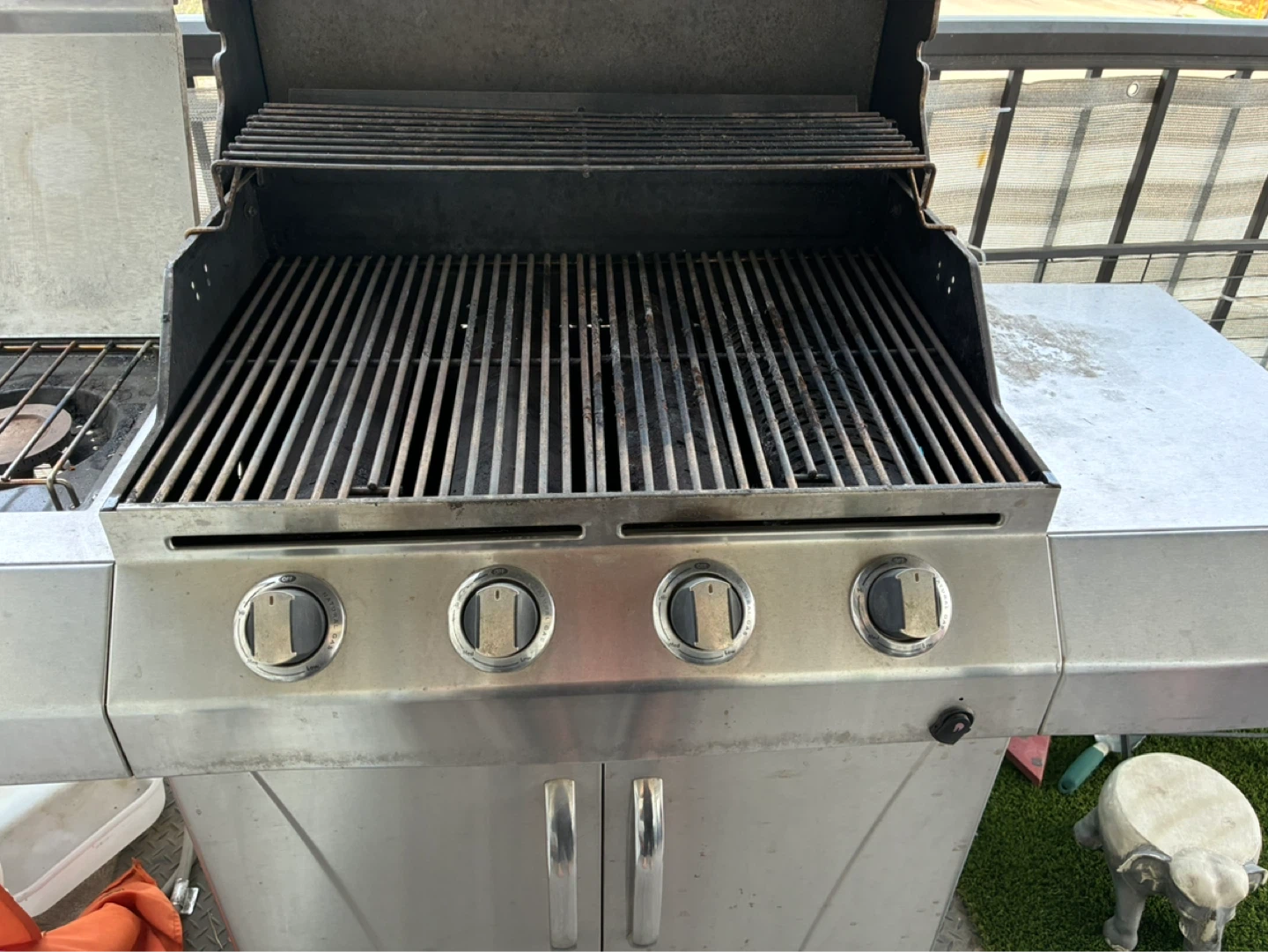 Char-Broil Commercial Series 4-Burner Gas Grill - photo 3
