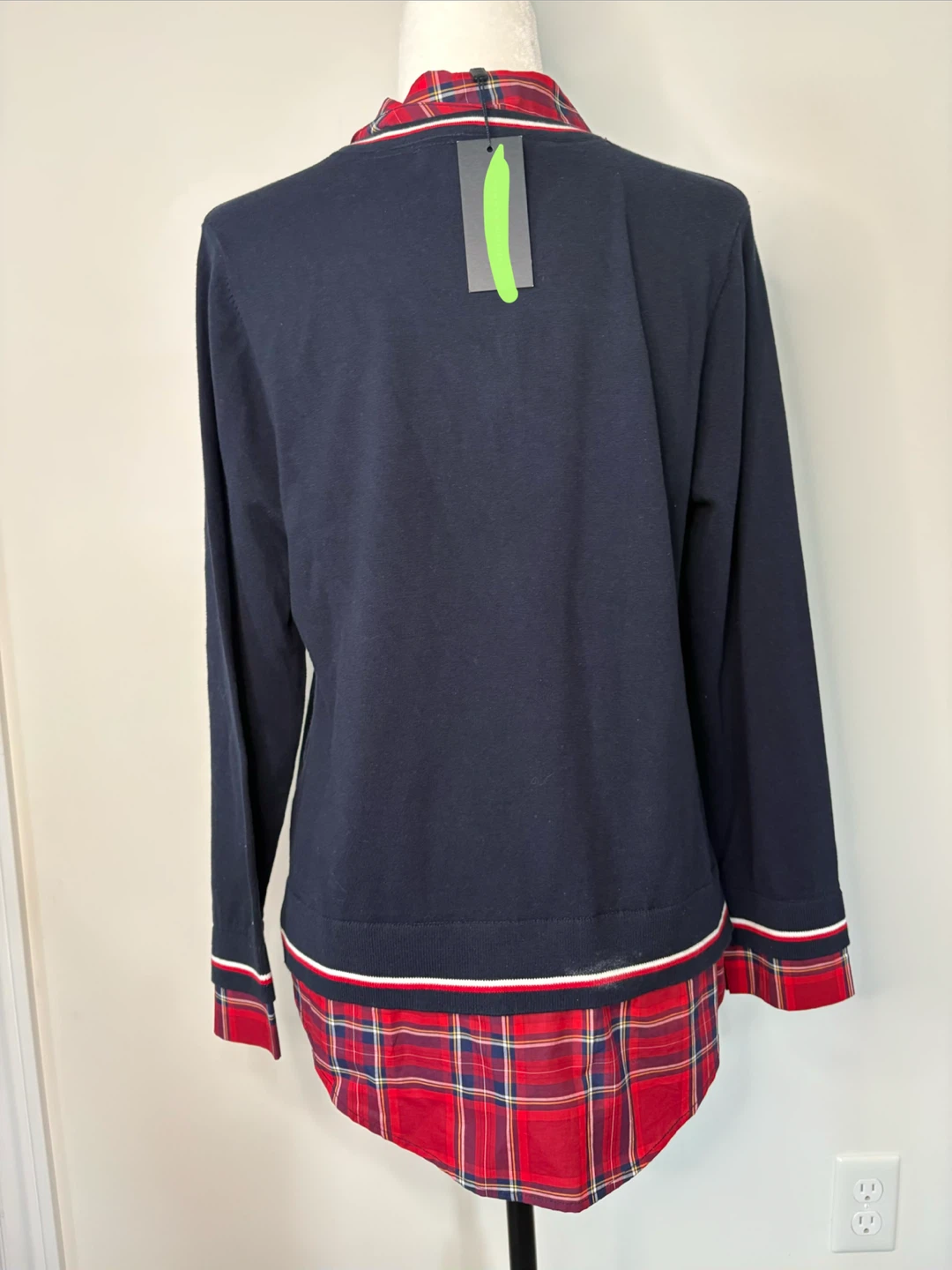 M - NEW w/Tag! Tommy Hilfiger Navy Plaid Trim top - photo 3