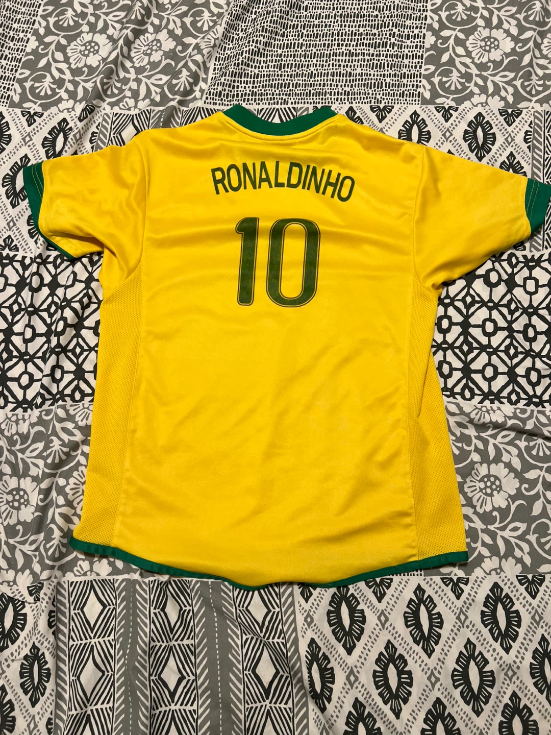 Soccer Jerseys Bundle: Ronaldinho Brazil & Man United - photo 5