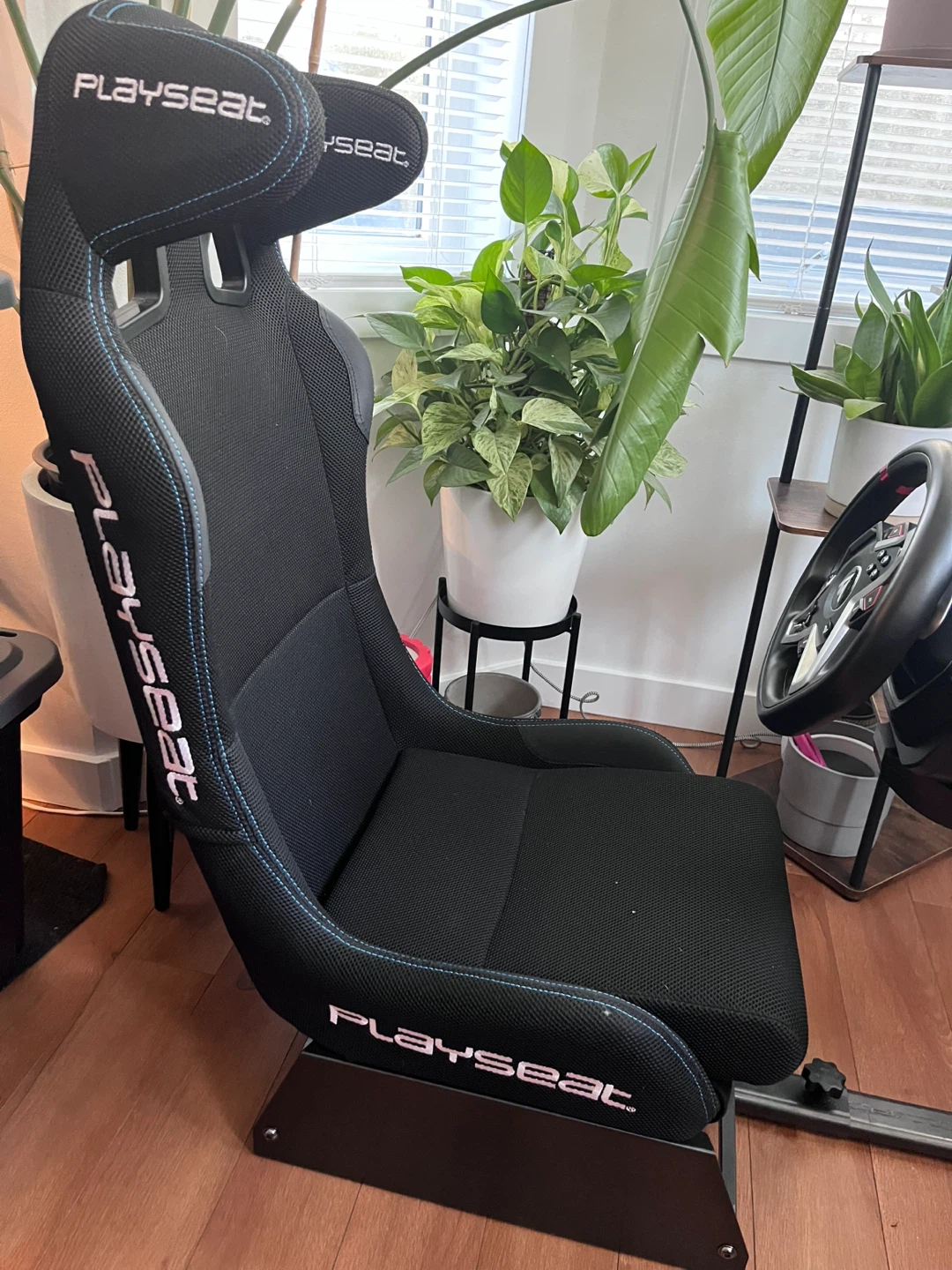 Playseat Evolution Gaming Chair with Thrustmaster Pedals & Wheel - photo 5