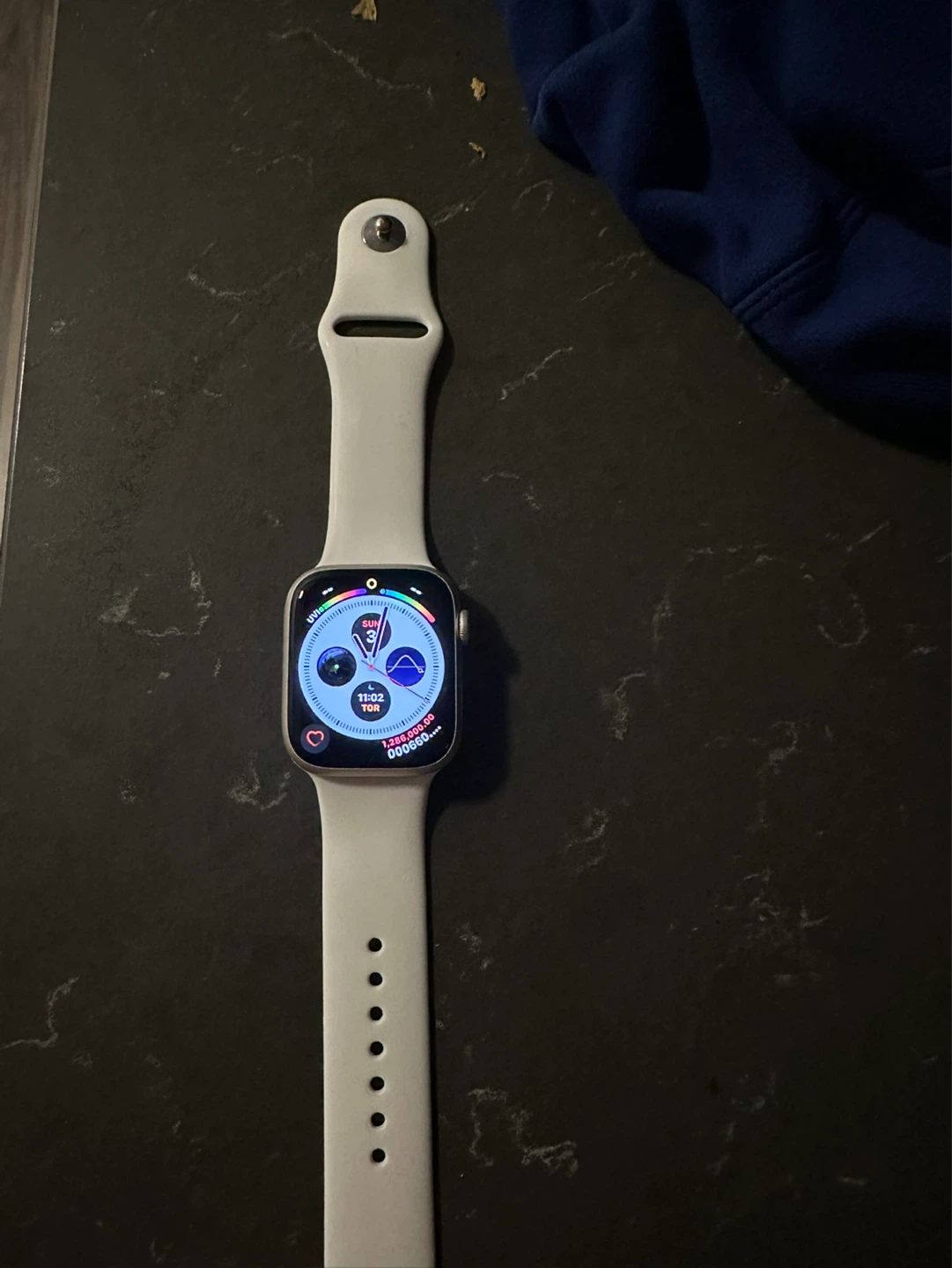 Apple Watch Series 7 (White Sport Band)