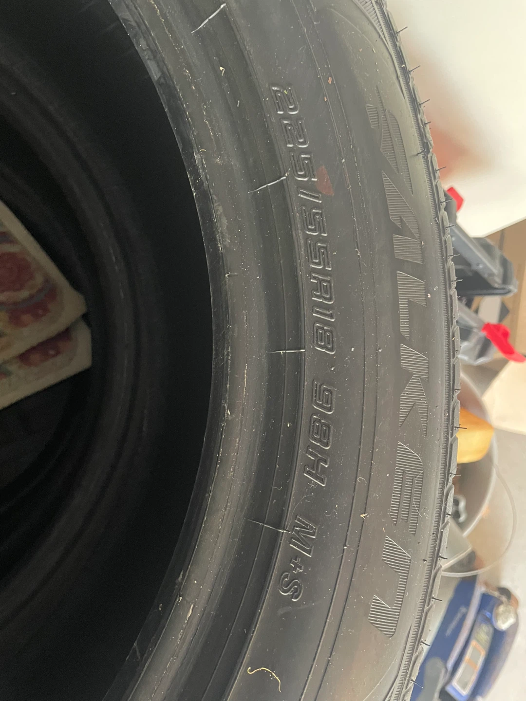 Set of 4 Tires 225/55R18 98H M+S