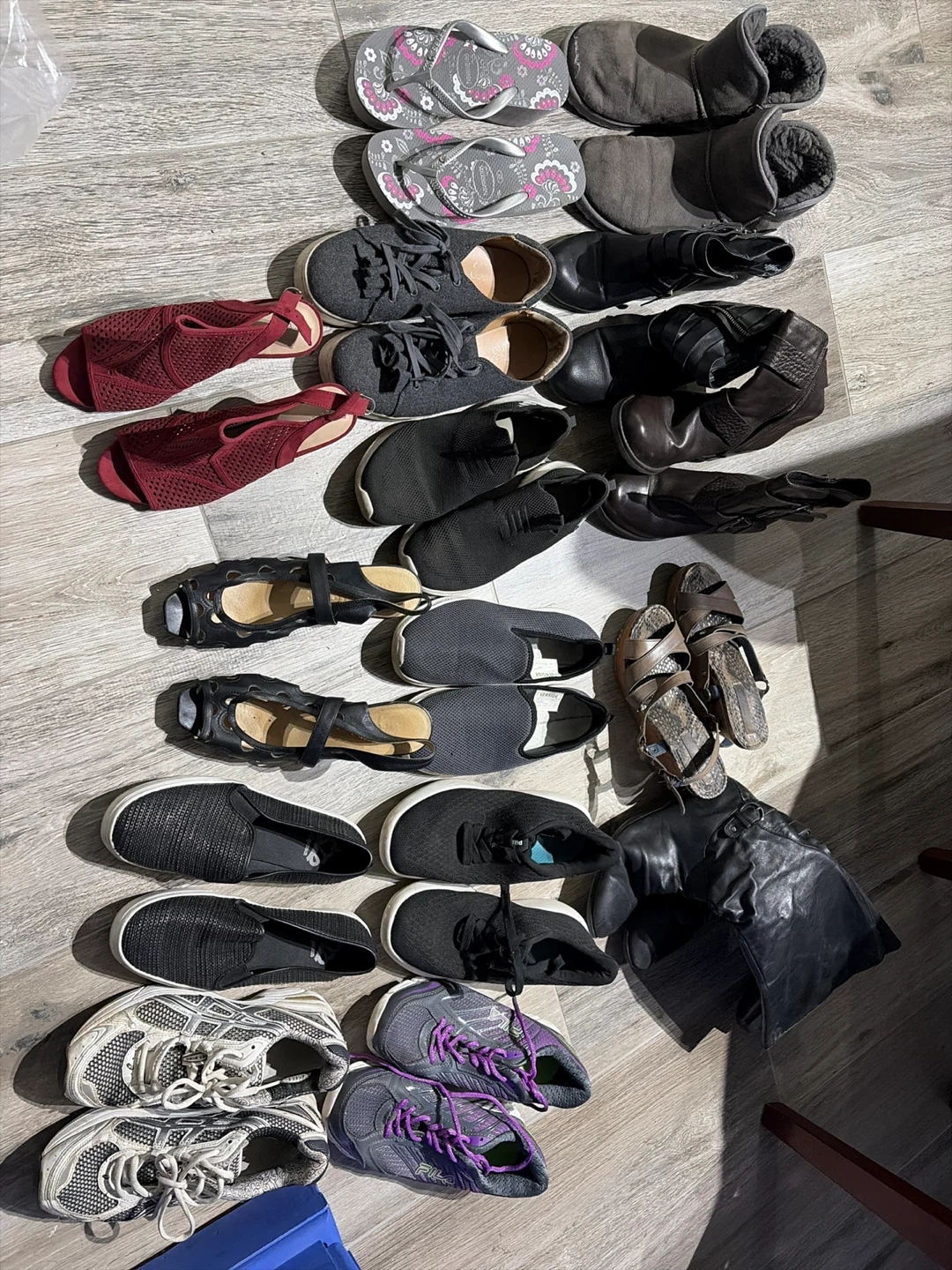 Assorted Women's Shoes - 15 pairs!!!