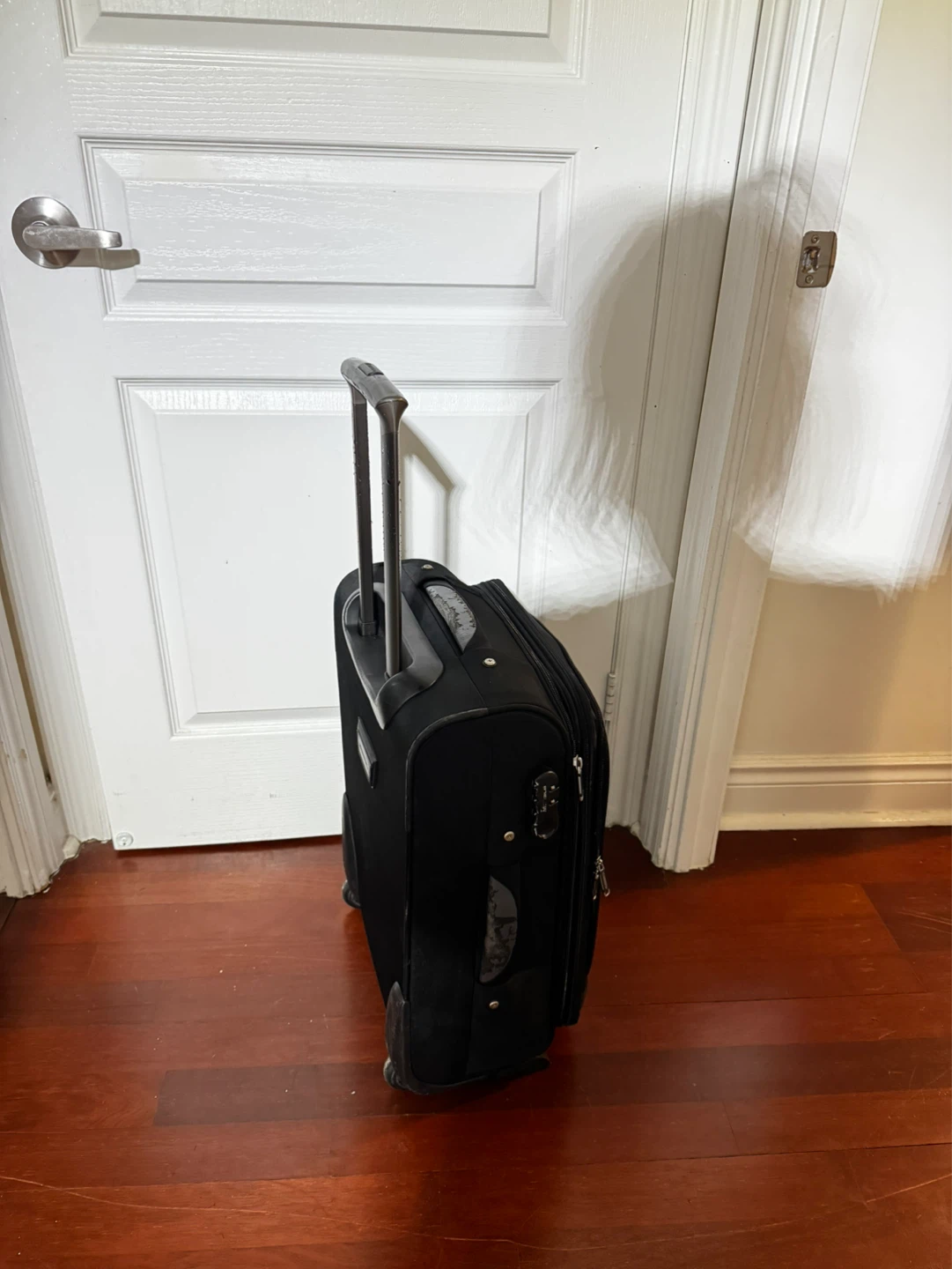 Monosa Black Carry-On Suitcase - photo 3