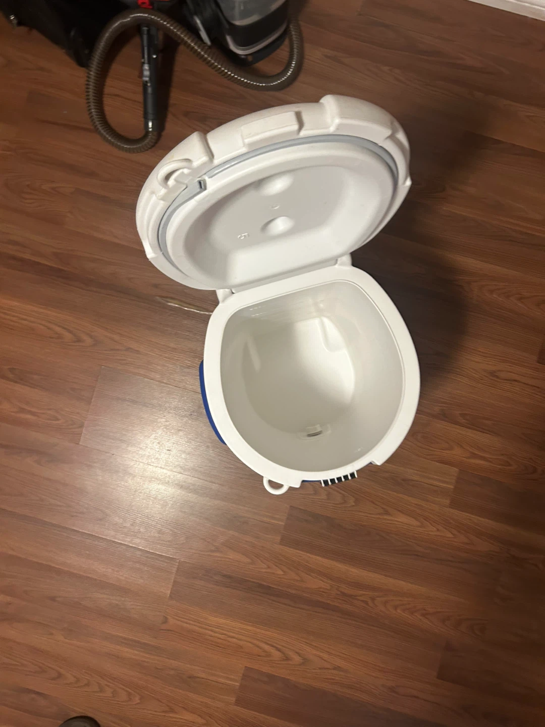 Igloo Sport 5 Gallon Rolling Cooler - photo 3
