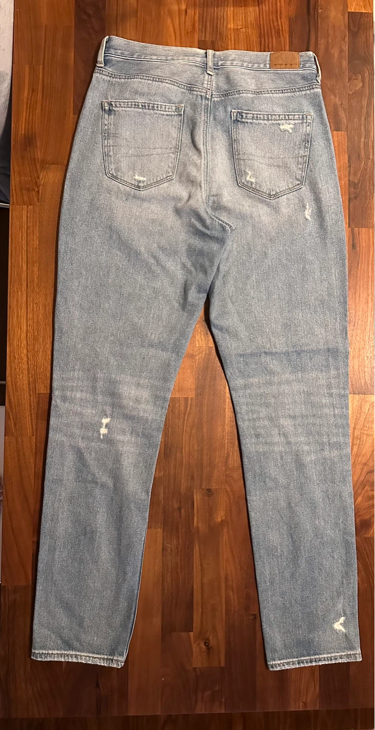 American Eagle Light Wash Distressed Jeans