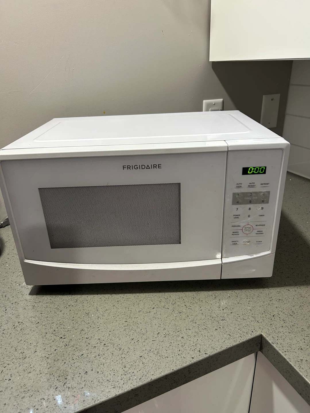 Frigidaire White Microwave - photo 2