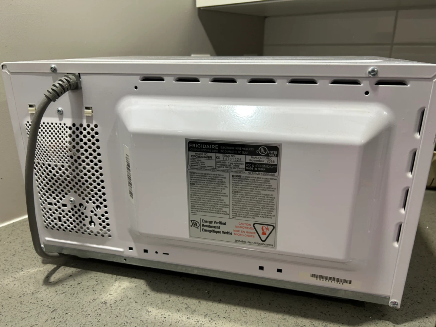 Frigidaire White Microwave - photo 5