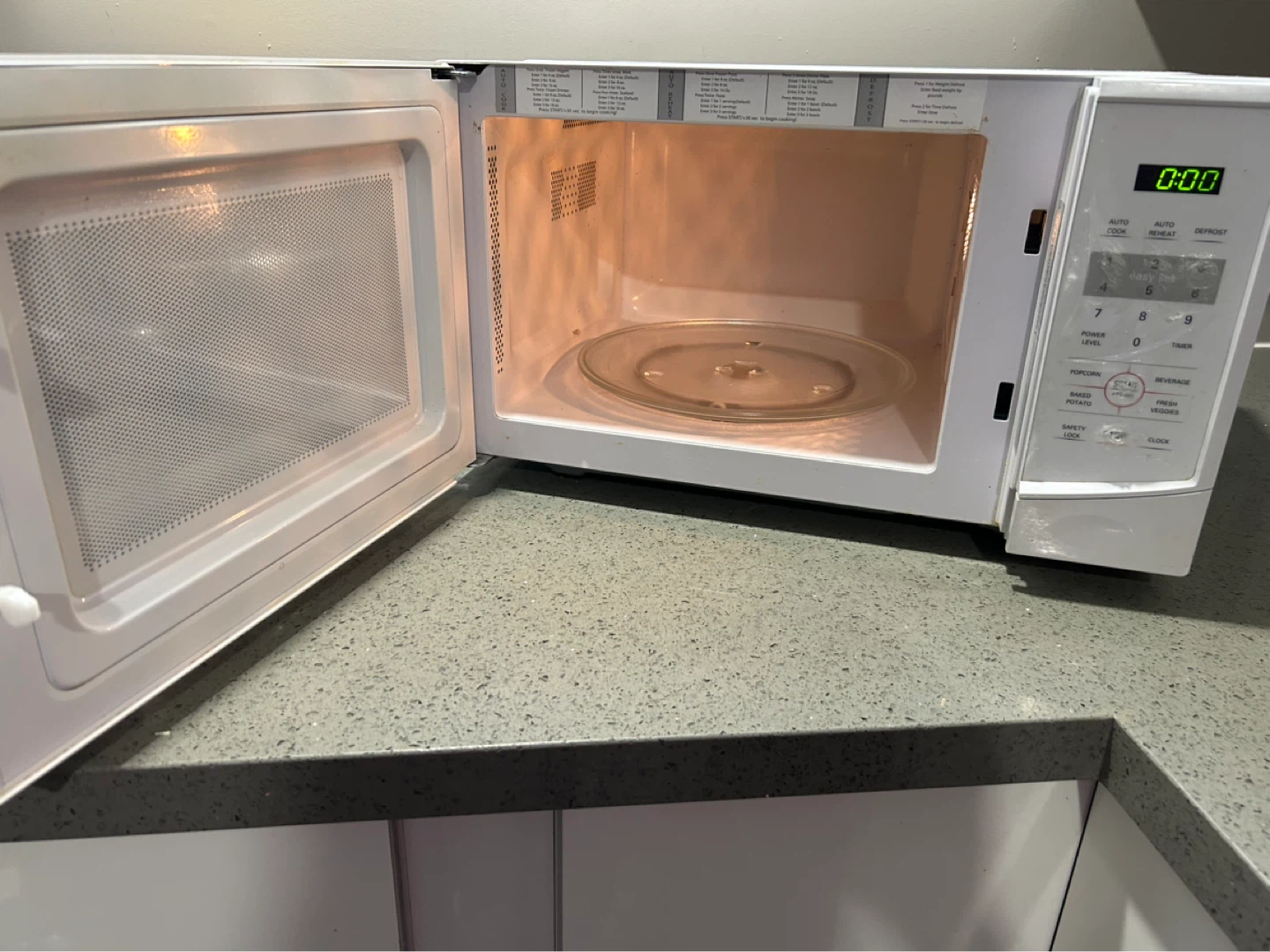 Frigidaire White Microwave - photo 4