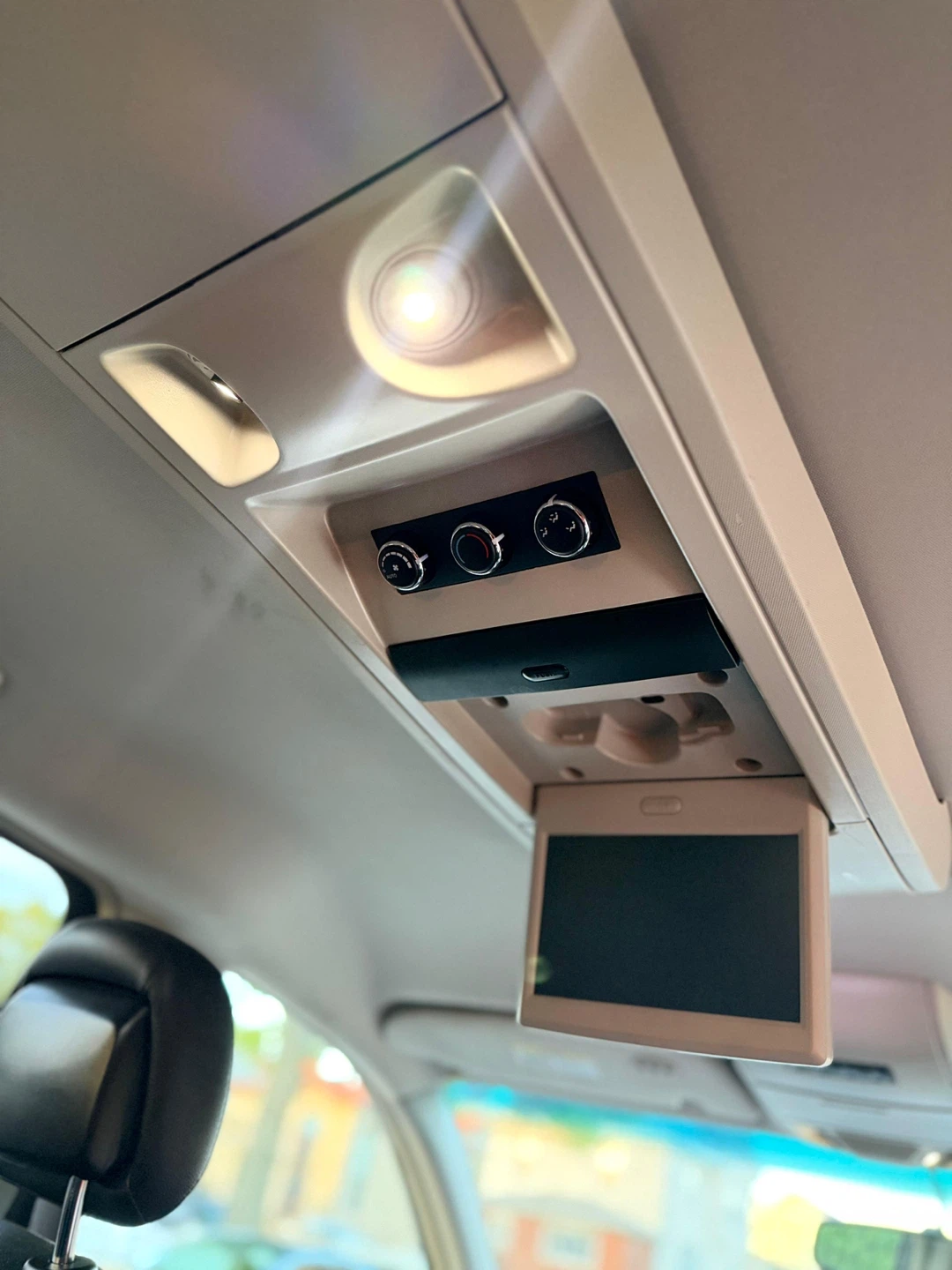 Black Chrysler Town & Country Minivan - photo 4