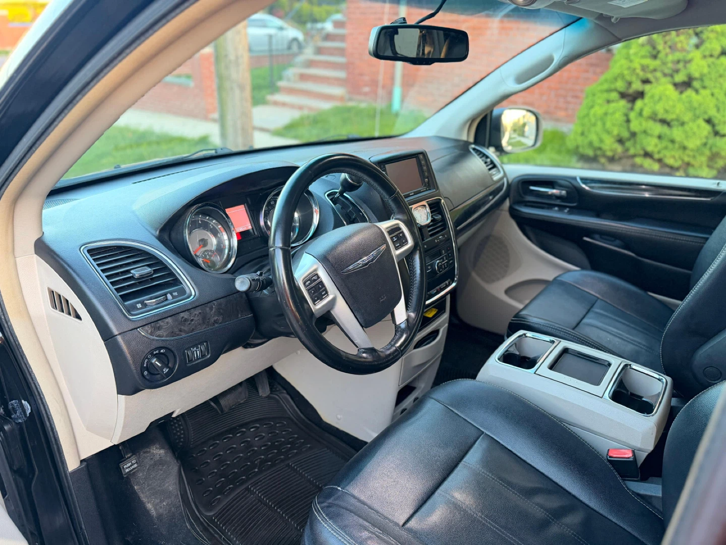 Black Chrysler Town & Country Minivan - photo 5