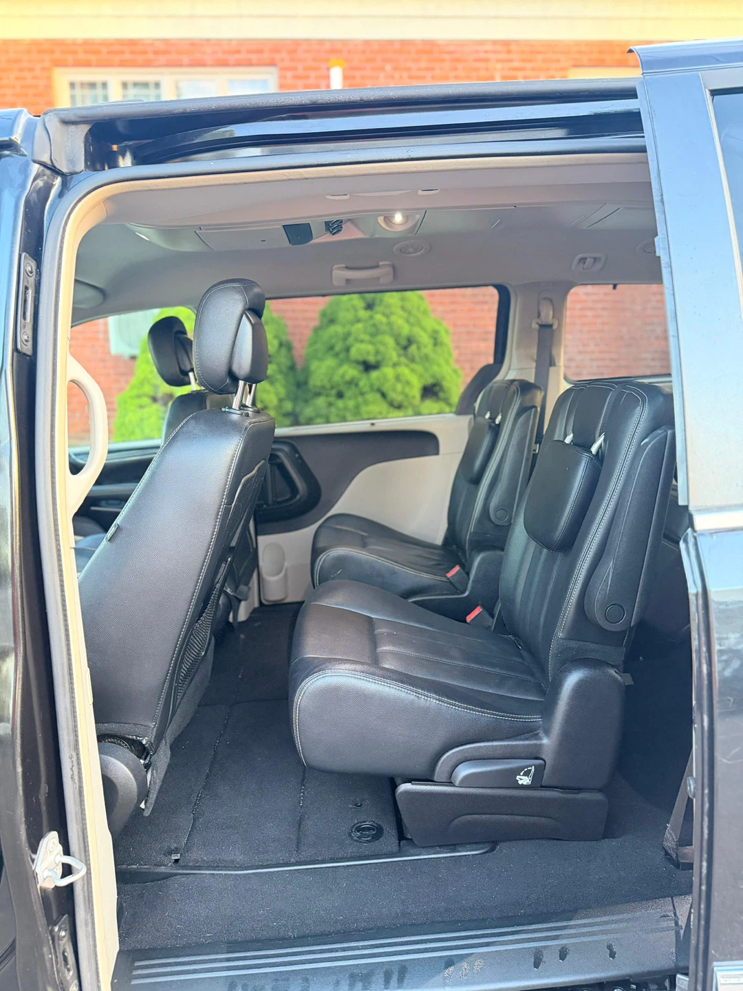 Black Chrysler Town & Country Minivan - photo 3