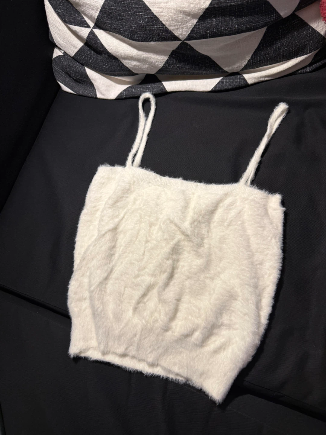 White fuzzy cardigan and cami set - photo 3