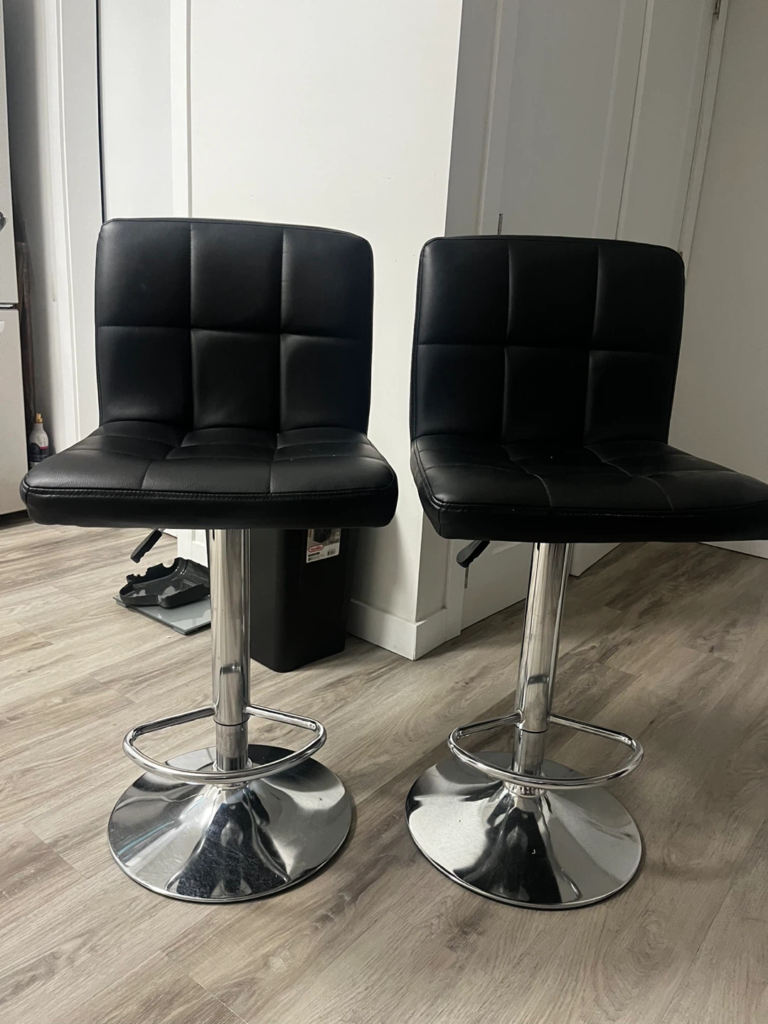 Set of 2 Black Faux Leather Bar Stools with Chrome Base