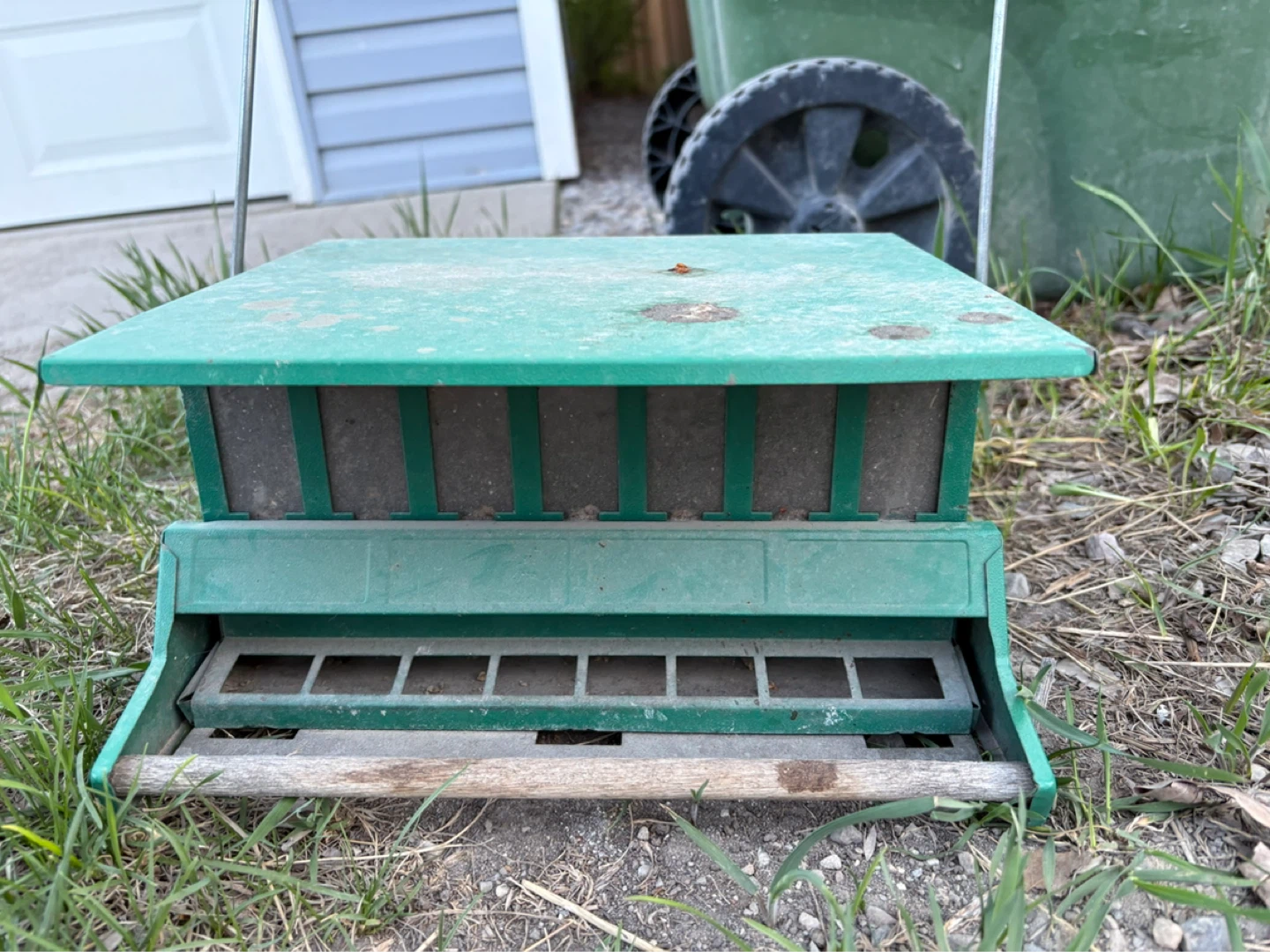 Green Metal Bird Feeder - photo 2
