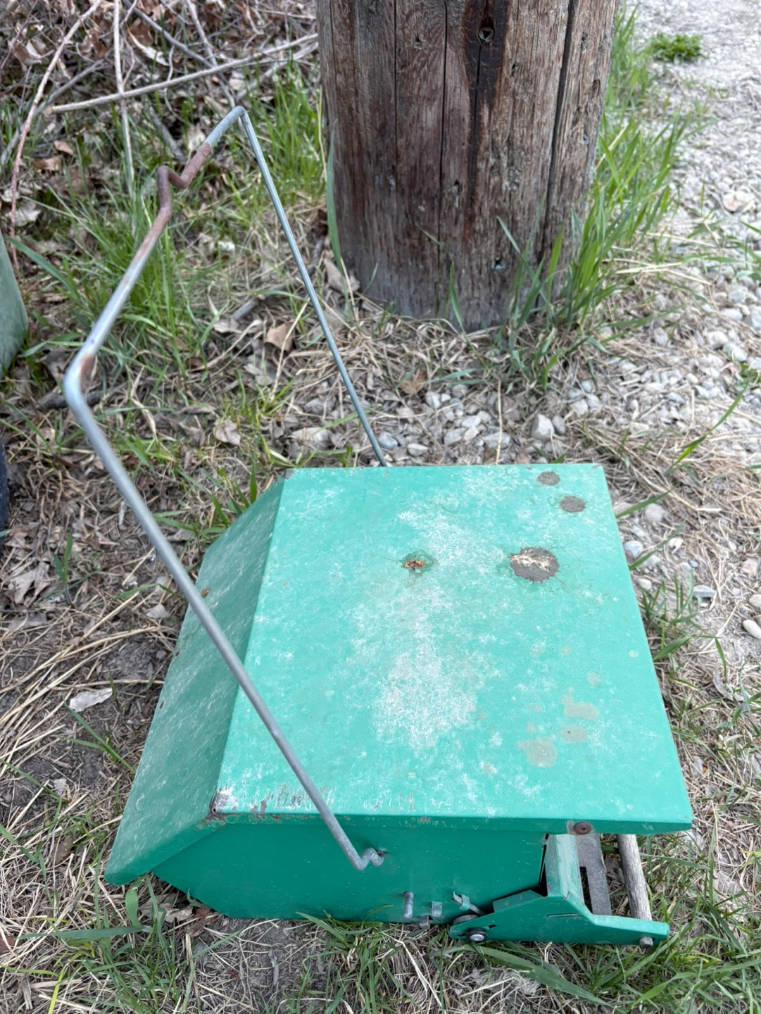 Green Metal Bird Feeder - photo 3