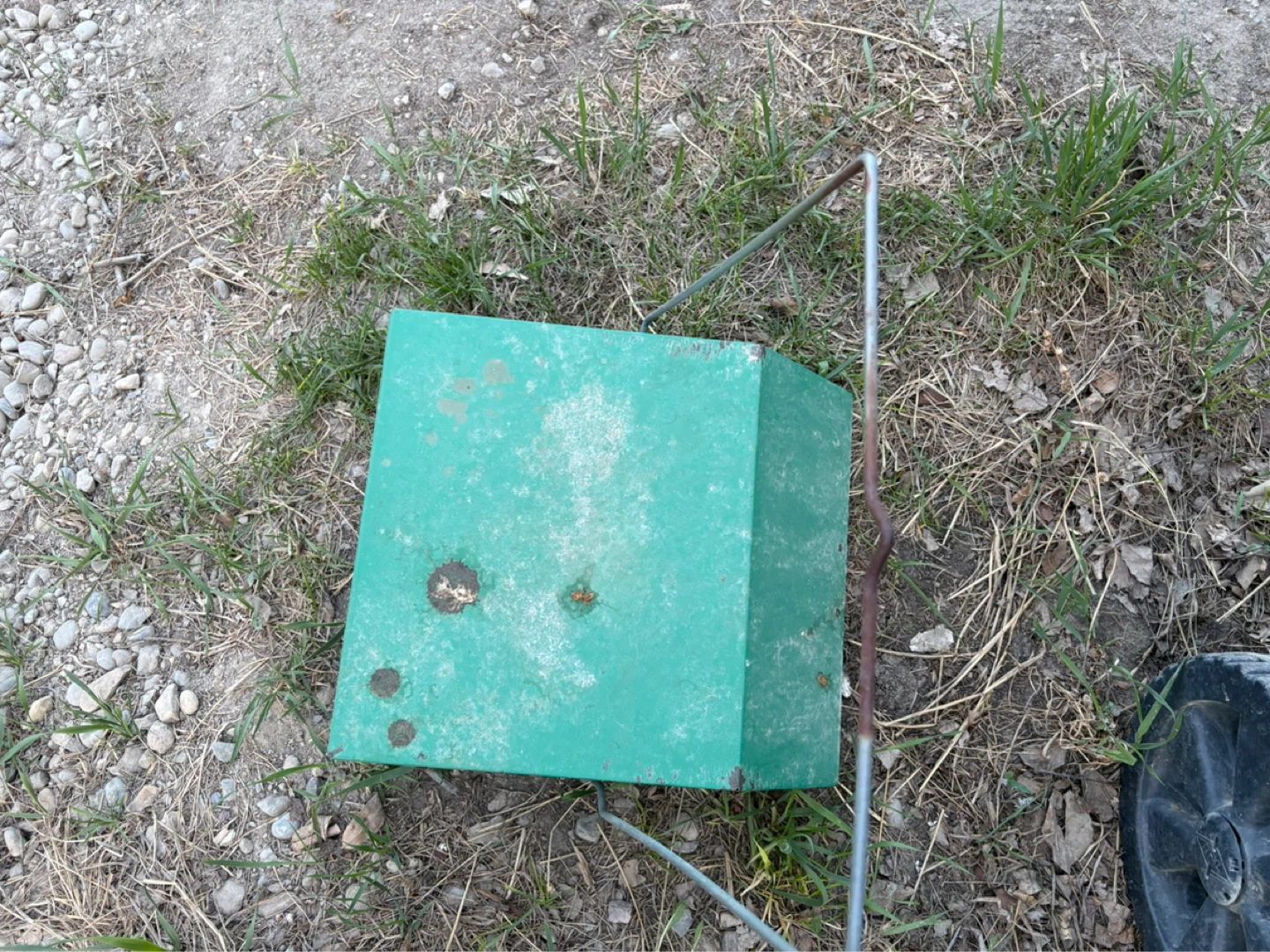 Green Metal Bird Feeder - photo 4
