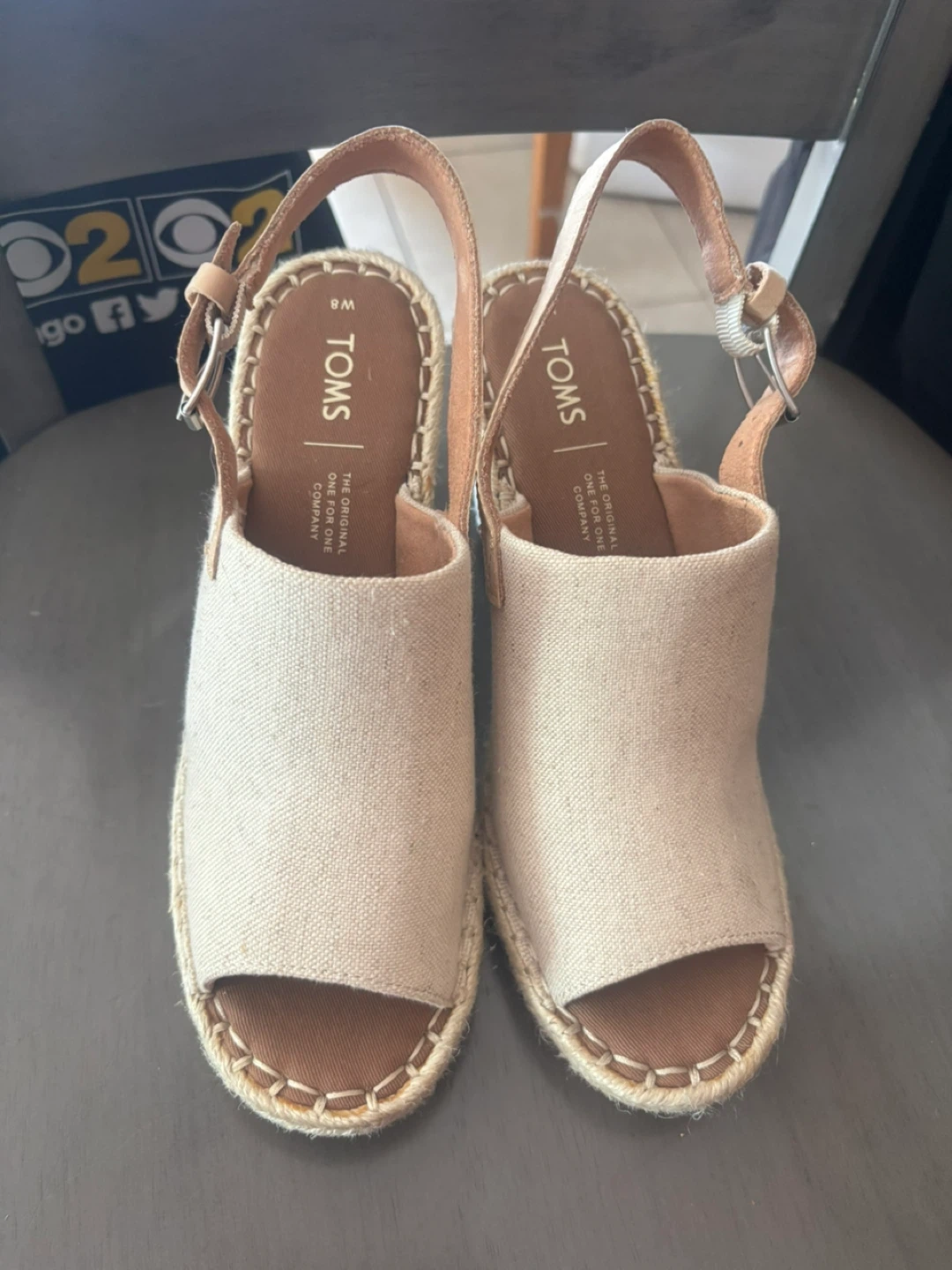 TOMS Women's Beige Canvas Wedge Espadrille Sandals Size 8 - photo 2