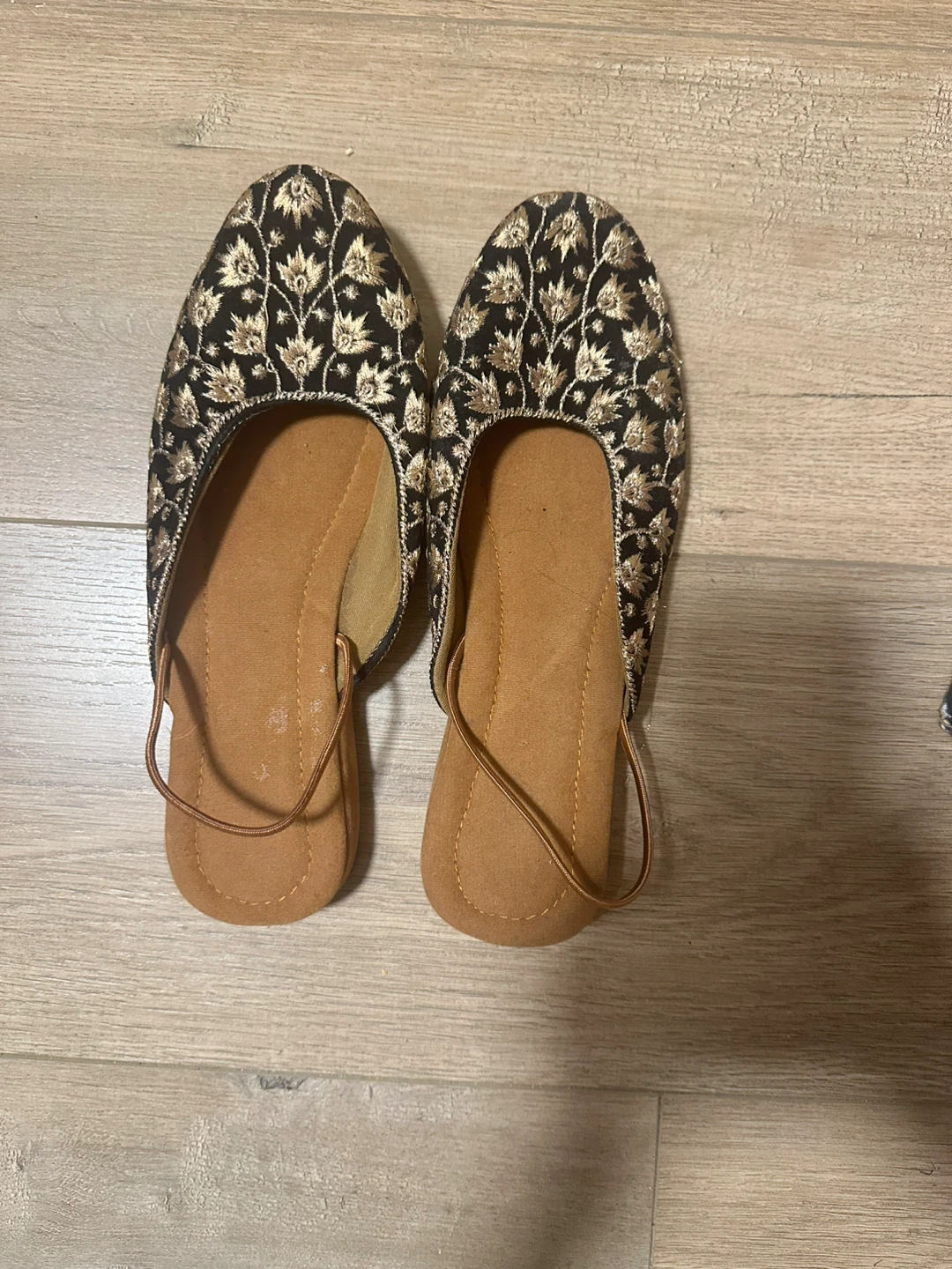 Embroidered Flat Shoes