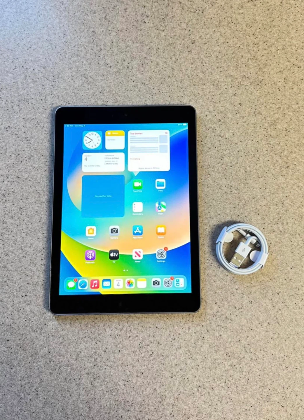 Apple iPad (5th Generation) 128 GB - Silver - photo 2