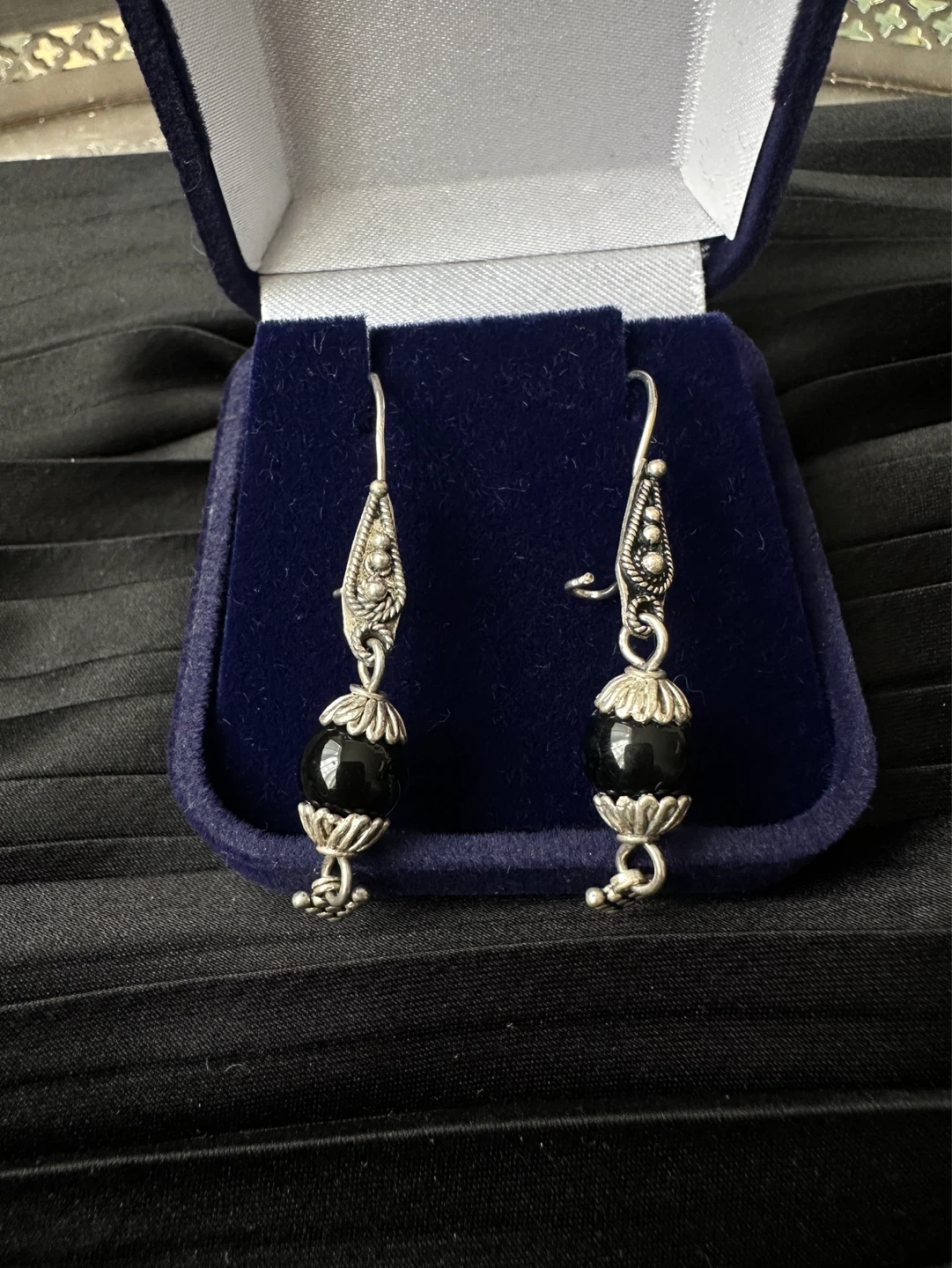 Mete 925 vintage Silver Black Bead Dangle Earrings