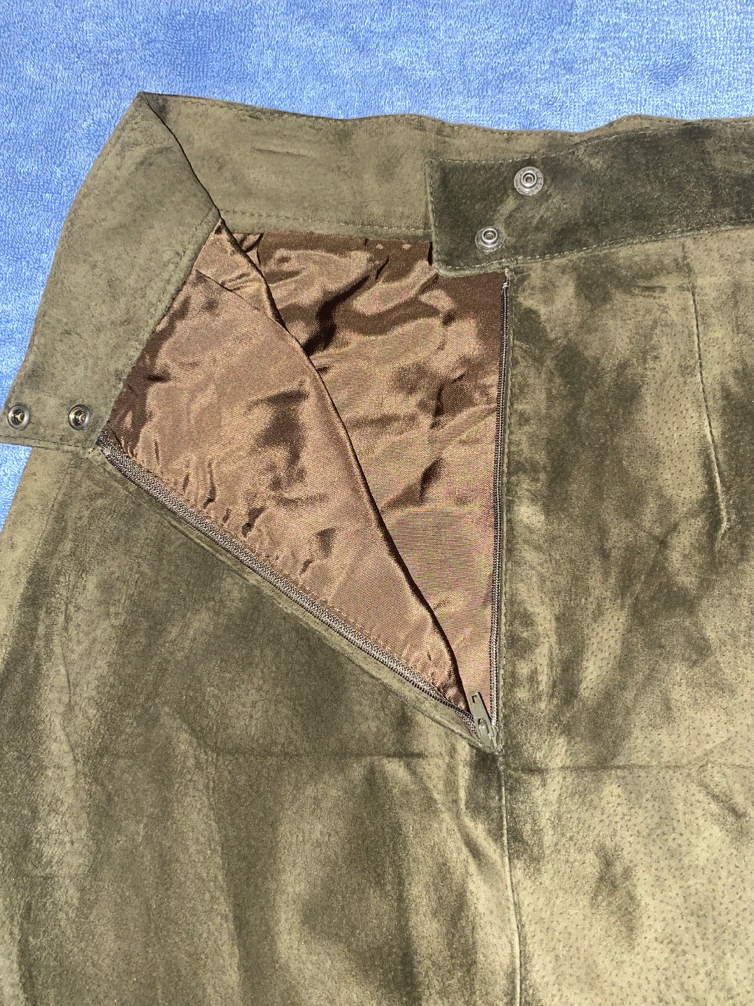 Danier Suede Skirt - Olive Green - photo 3