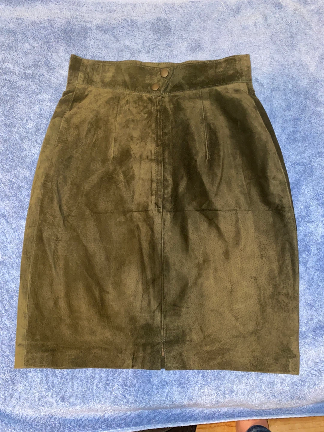 Danier Suede Skirt - Olive Green - photo 2