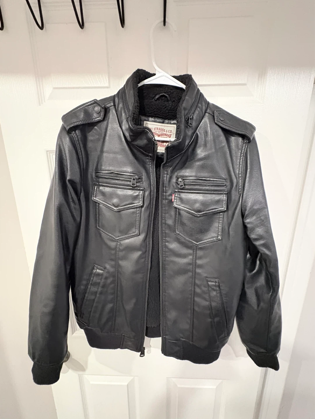 Levi’s Black Sherpa Bomber Jacket – Men’s Medium - photo 2