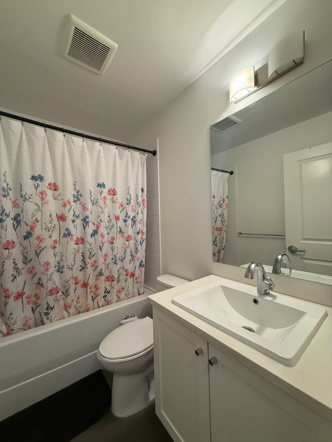 Furnished Room Available for Rent - photo 2