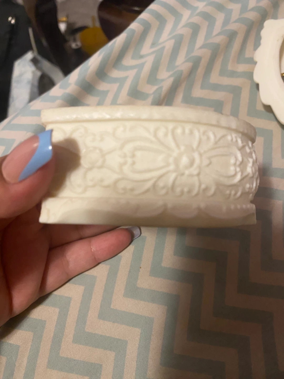 White Heart-Shaped Trinket Box with Floral Design - photo 3