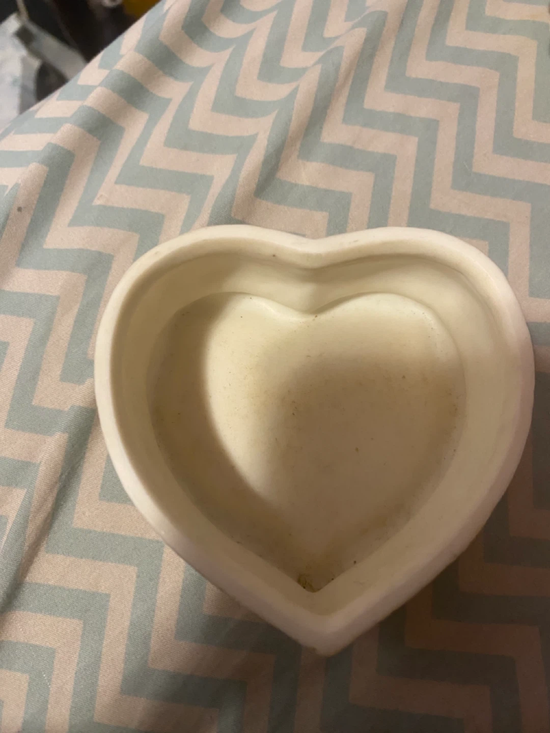 White Heart-Shaped Trinket Box with Floral Design - photo 2