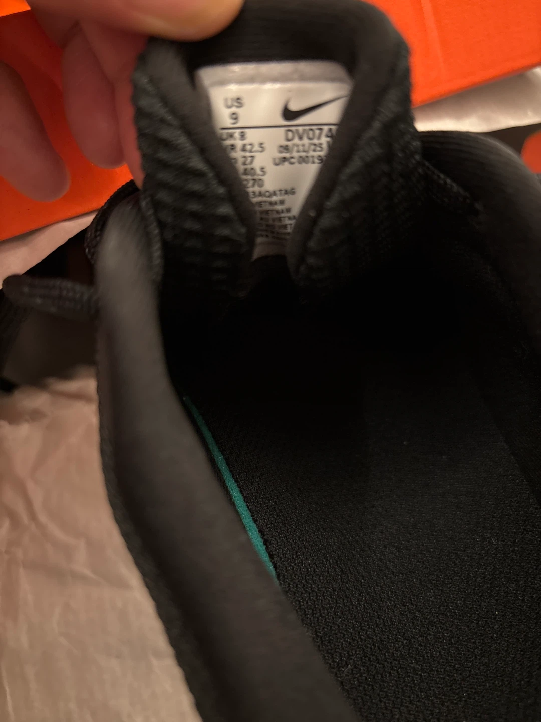 Nike Running Shoes - Black - Size 9 - photo 3