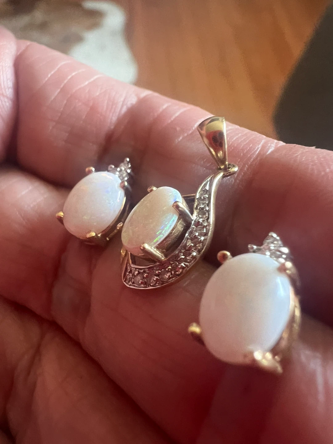 14 kOpal and Diamond Pendant with Matching Earrings Set - photo 2