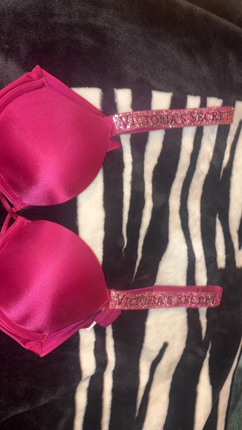 Victoria's Secret Very Sexy Push-Up Bra 32B/70