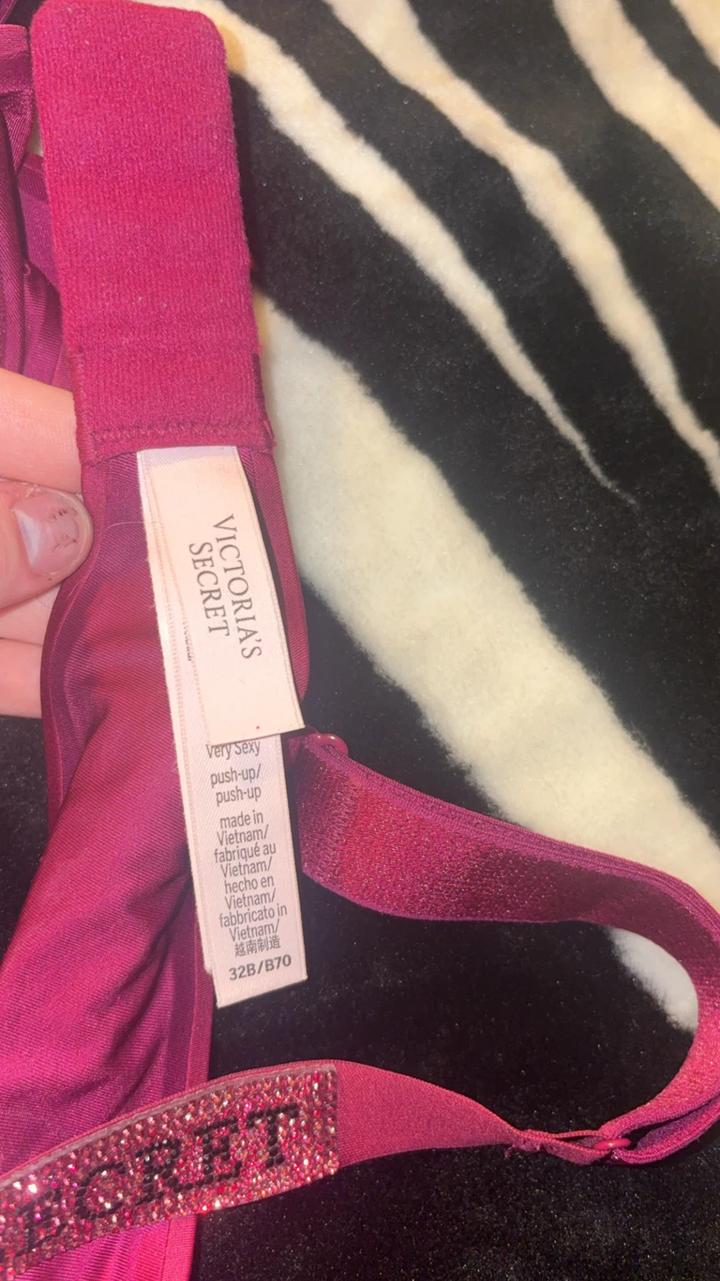 Victoria's Secret Very Sexy Push-Up Bra 32B/70 - photo 2