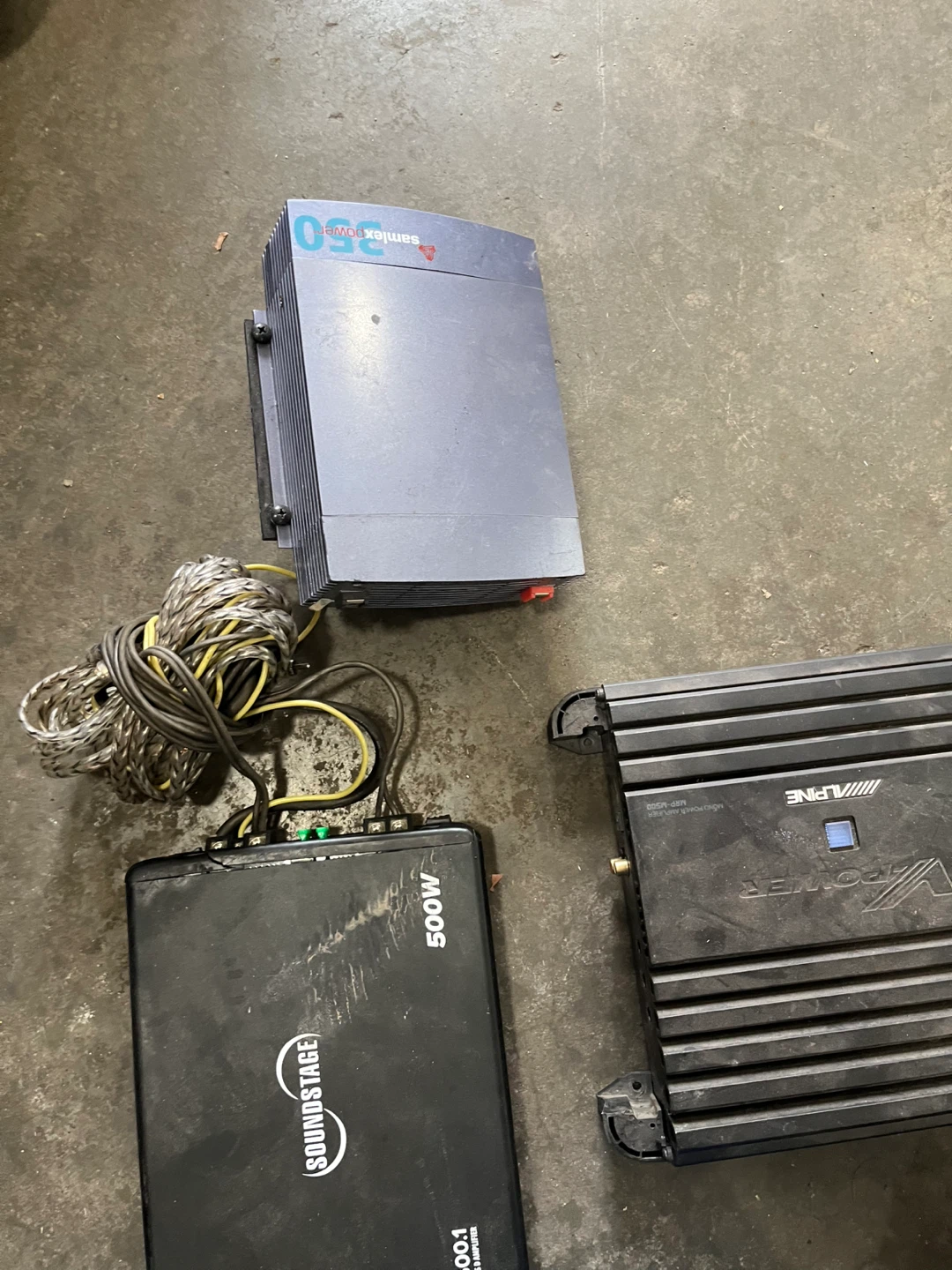 Soundstage, Alpine, and Planet Audio Amplifiers - photo 2
