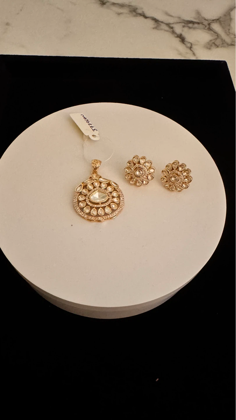 Moissanite pendant and earrings set - photo 4