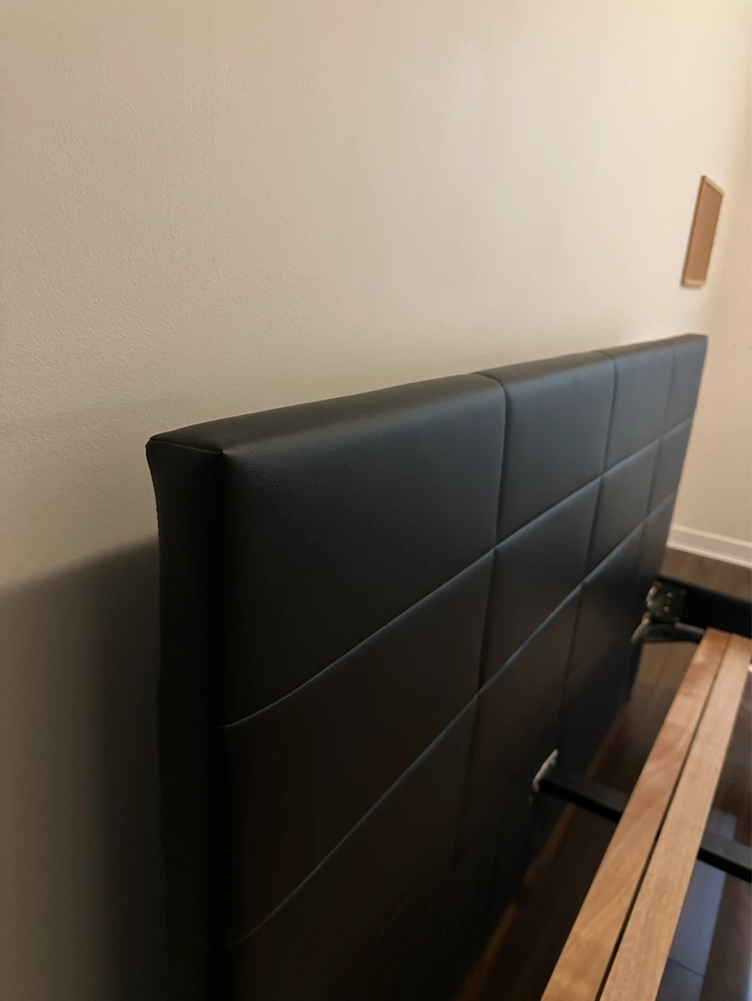 Like new Queen bed frame +Free delivery - photo 4