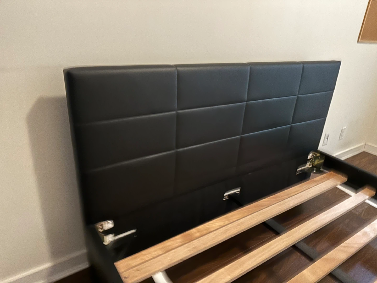 Like new Queen bed frame +Free delivery - photo 3