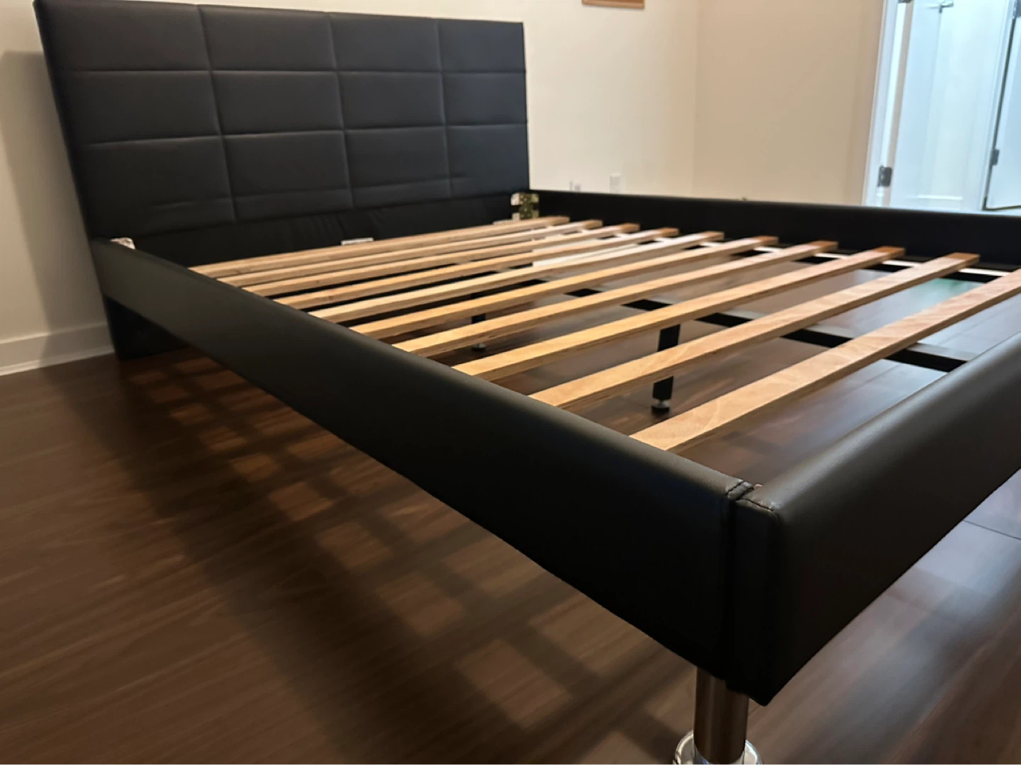 Like new Queen bed frame +Free delivery - photo 5