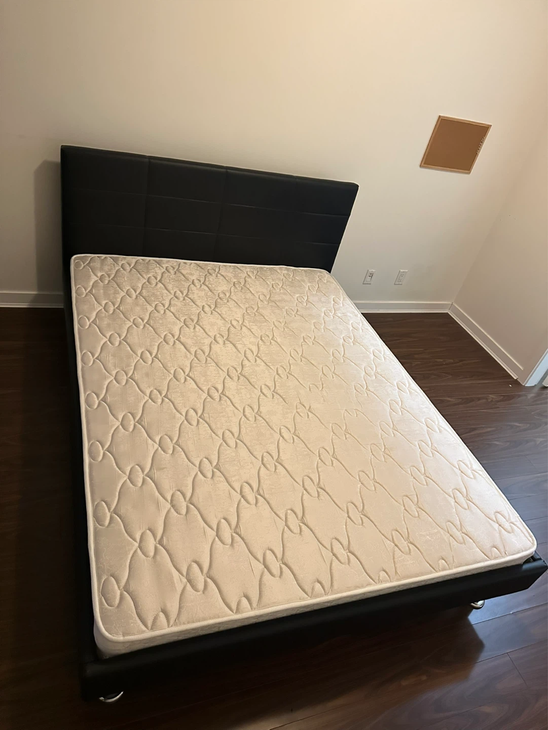 Like new Queen bed frame +Free delivery - photo 2