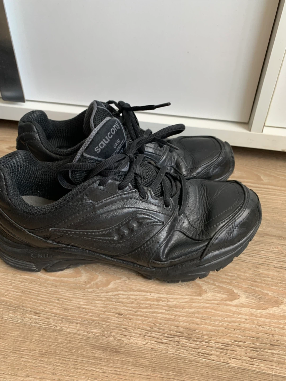 Saucony GRID INTEGRITY ST2 Black Leather Running Shoes