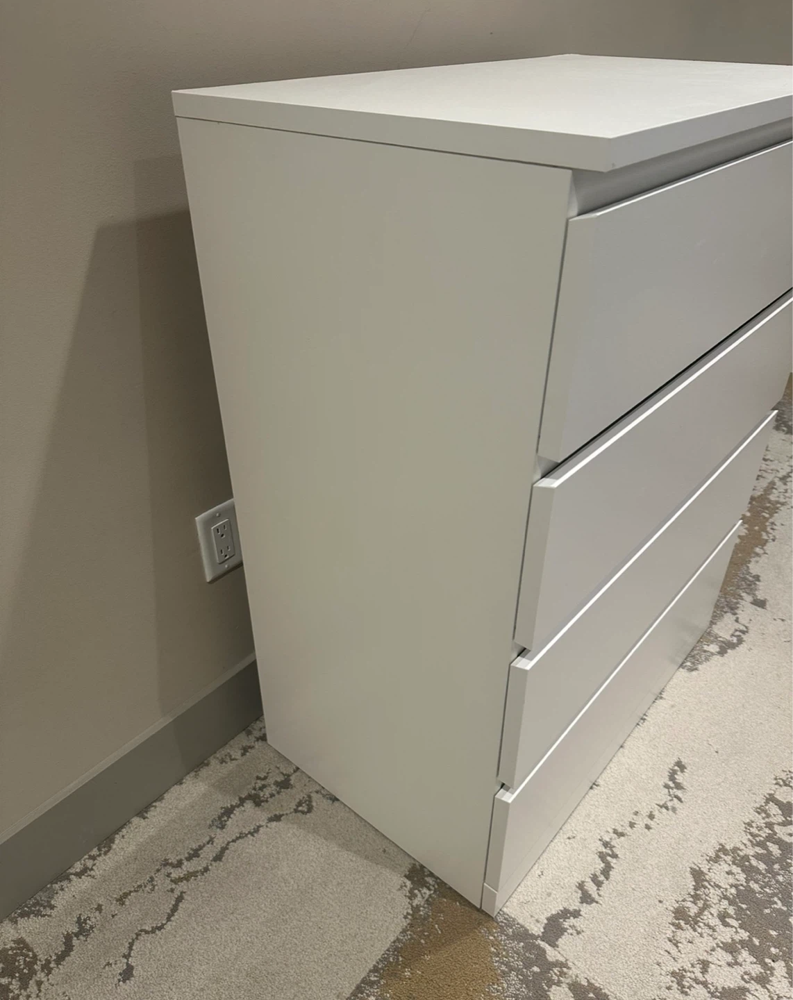 Excellent condition white 4 drawers *Free delivery - photo 5