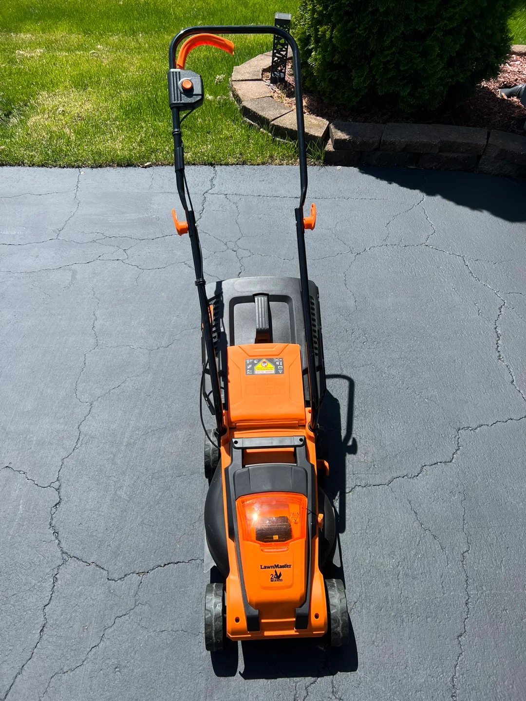 LawnMaster Cordless Mower + Trimmer Combo - Excellent Condition - photo 4