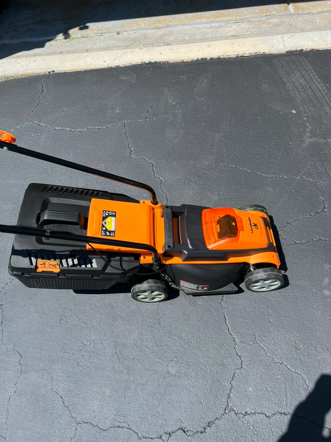 LawnMaster Cordless Mower + Trimmer Combo - Excellent Condition - photo 3
