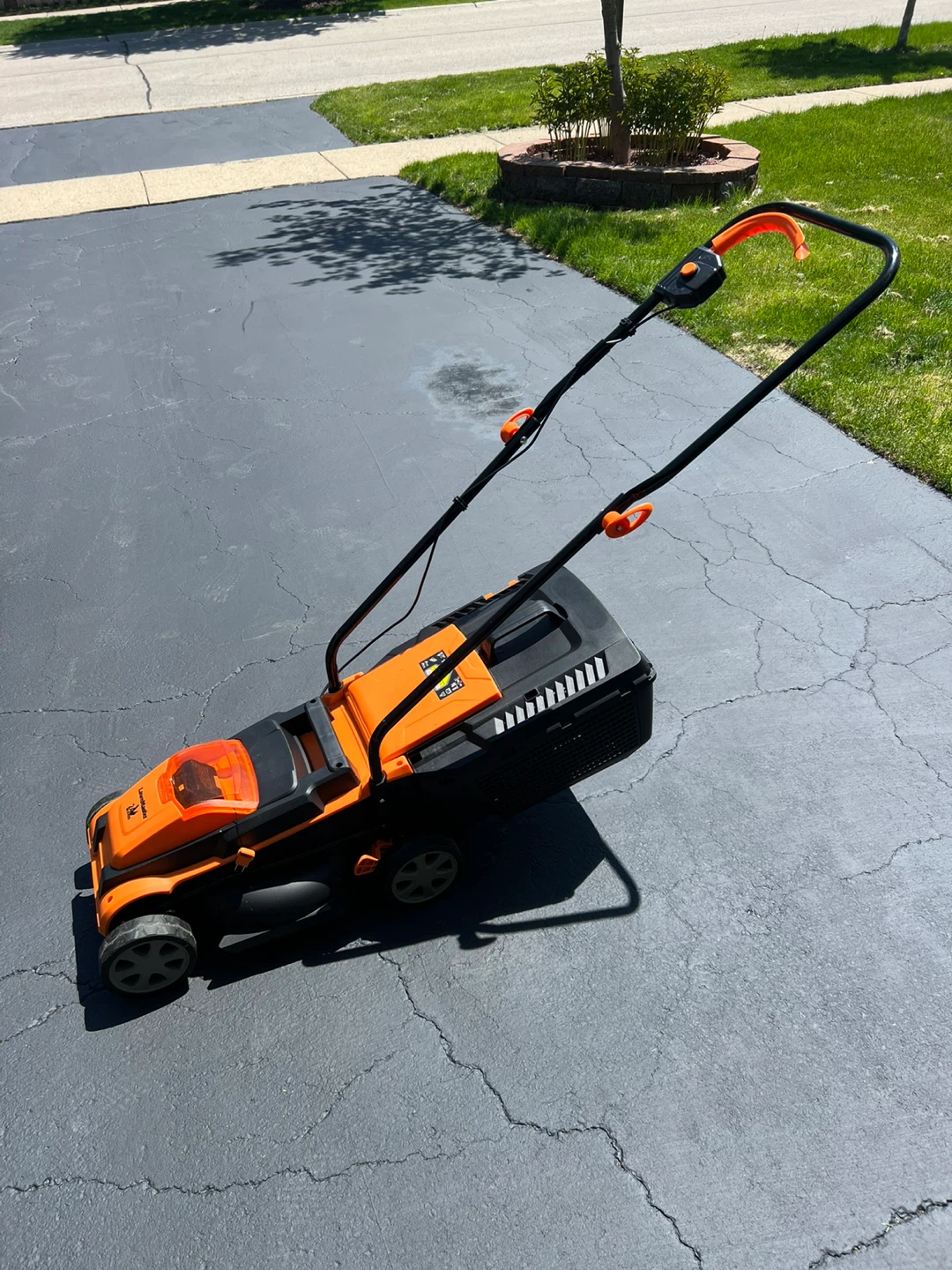 LawnMaster Cordless Mower + Trimmer Combo - Excellent Condition - photo 5