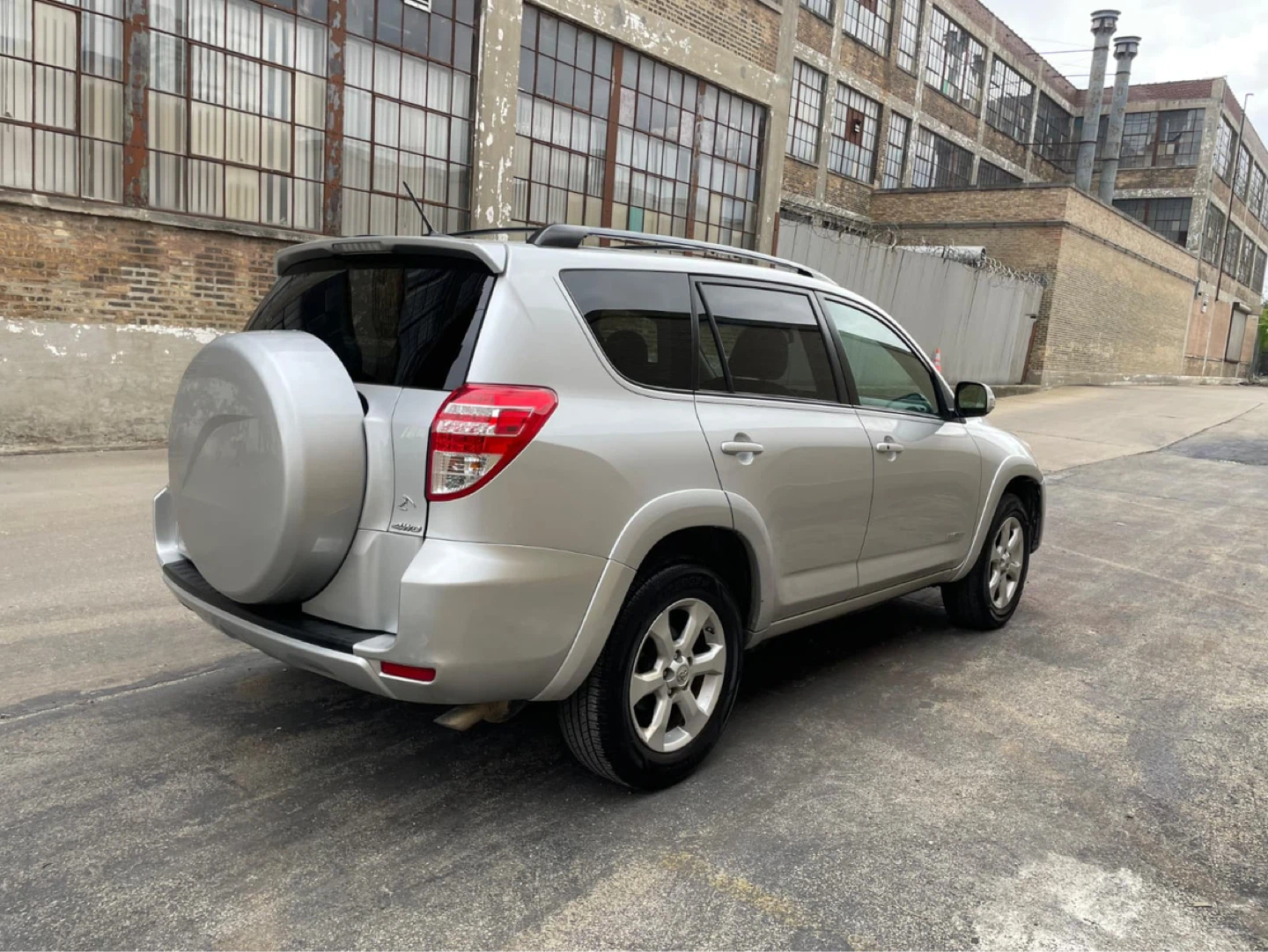 2010 silver  Toyota RAV4 V6 SUV con 124 mil millas - photo 3