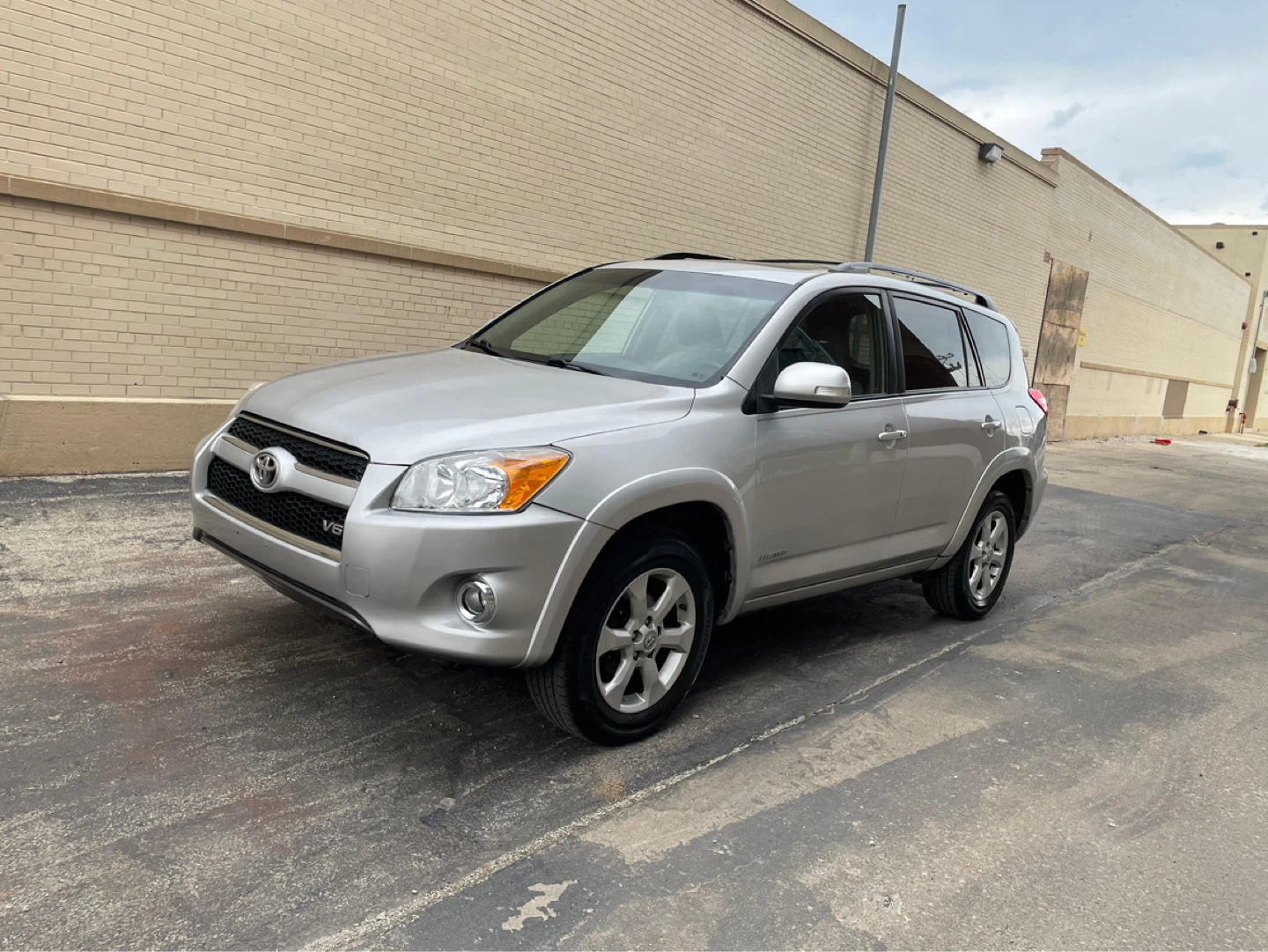 2010 silver  Toyota RAV4 V6 SUV con 124 mil millas - photo 2