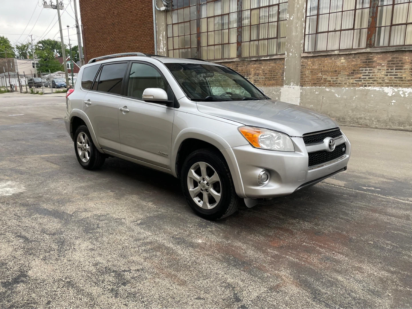 2010 silver  Toyota RAV4 V6 SUV con 124 mil millas