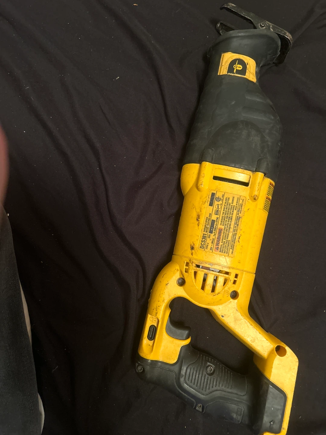 DeWalt DCS380 Reciprocating Saw - photo 2